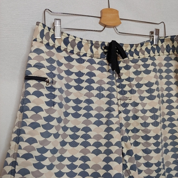Patagonia Swim Shorts Trunks Board Shorts Cream Blue Gray Multi 10" Mens 36 L XL - Picture 5 of 8